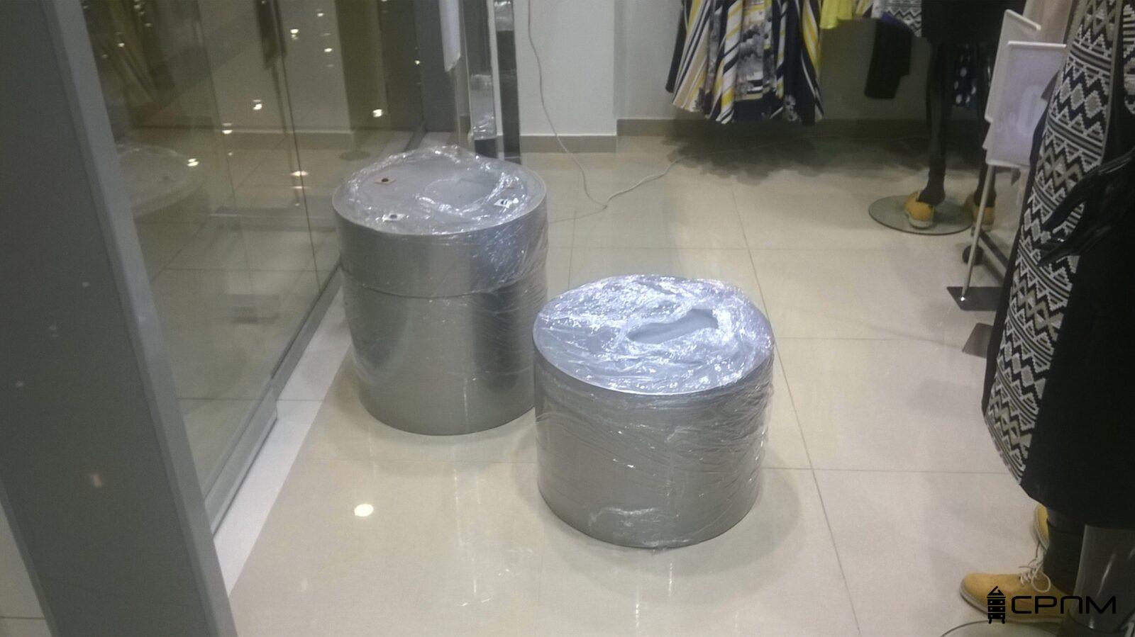 Захисне пакування круглих торгових подіумів для магазину Dolce Donna у Києві