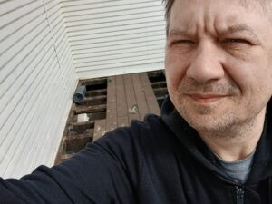 Демонтаж дощок та балок для подальшої гідроезоляції.