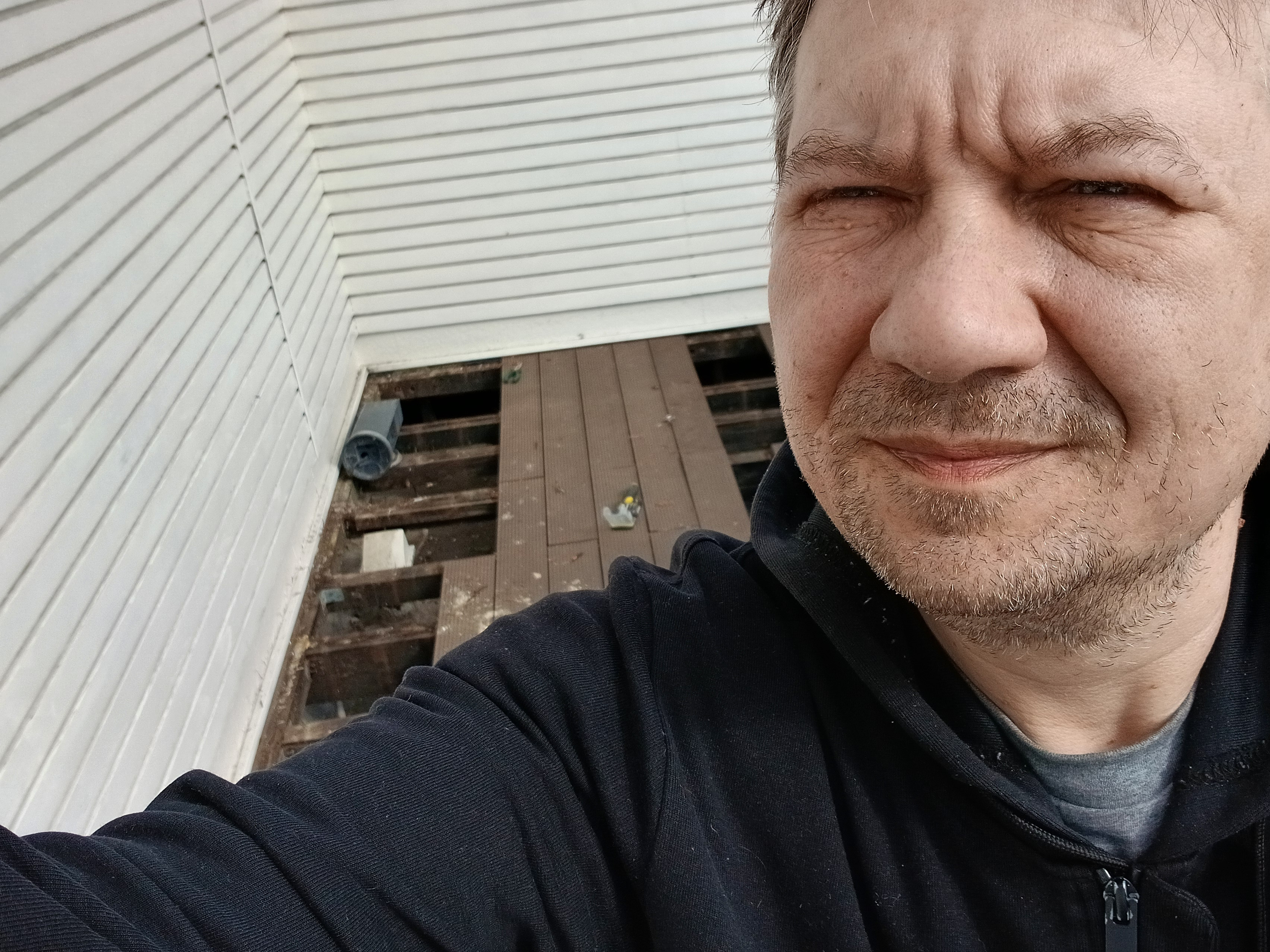 Демонтаж дощок та балок для подальшої гідроезоляції.