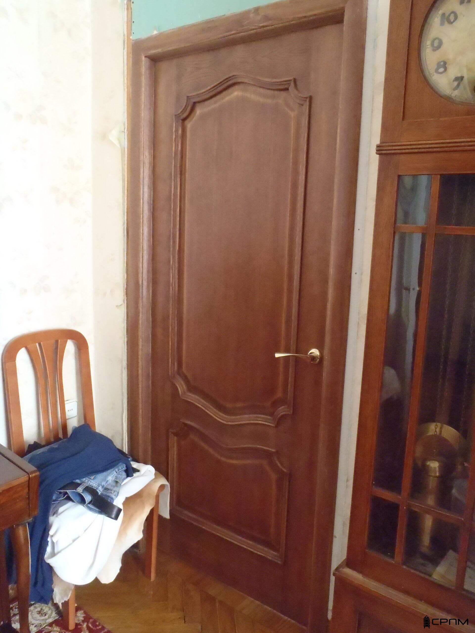 Встановлення міжкімнатних дверей із масиву натурального дерева компанія СРПМ Київ